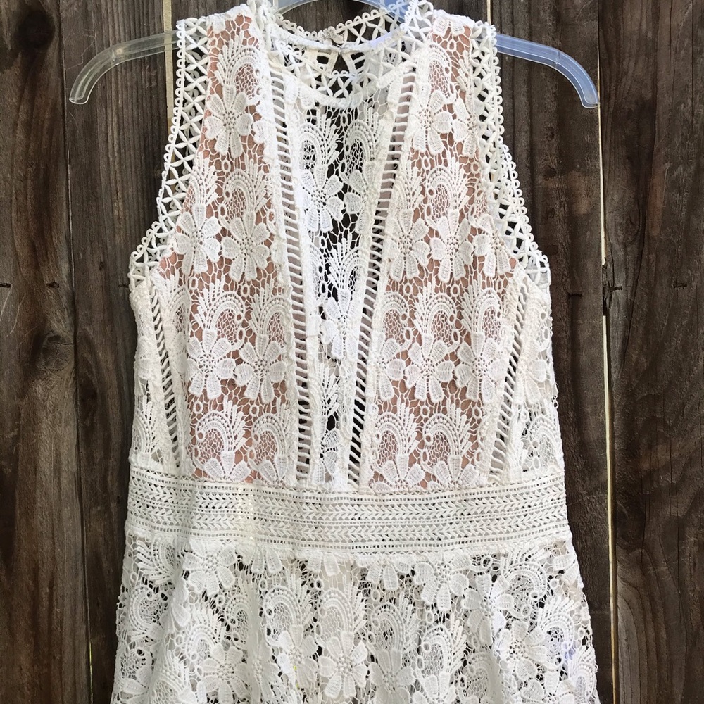 NWT Olivaceous Lace Sleeveless Blouse
